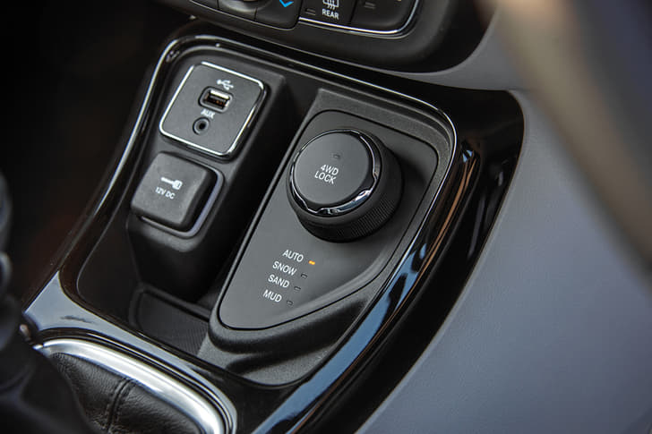 2017 Jeep Compass image gallery