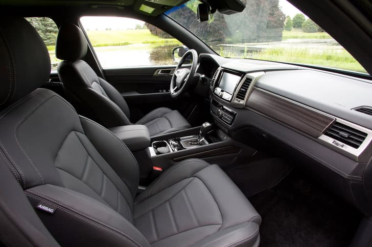 2017 SsangYong Rexton image gallery