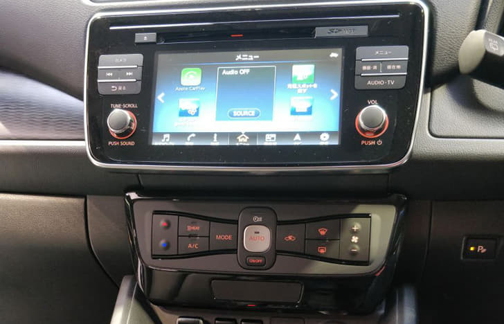 2018 Nissan Leaf image gallery