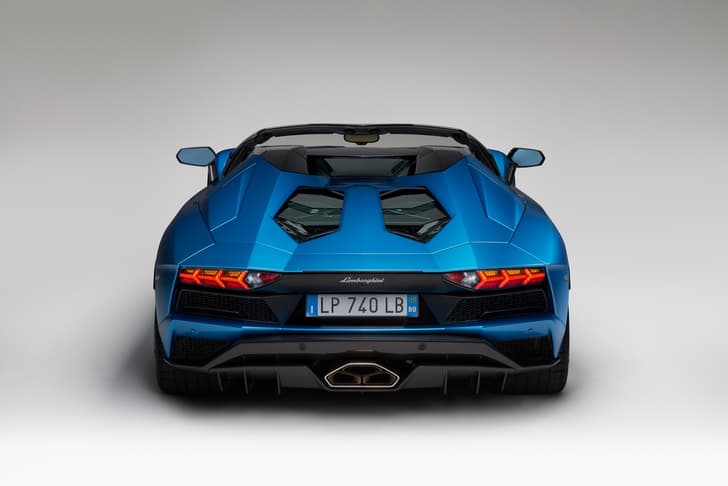 2018 Lamborghini Aventador S Roadster image gallery