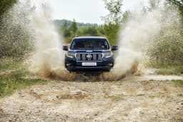 2017 Toyota Land Cruiser Prado image gallery