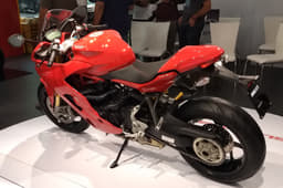 2017 Ducati SuperSport image gallery