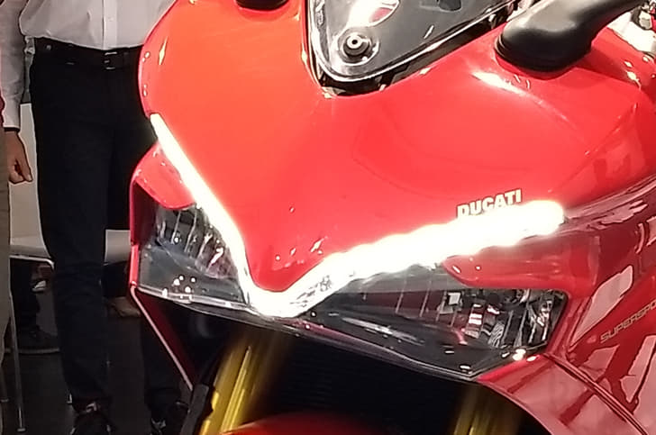 2017 Ducati SuperSport image gallery