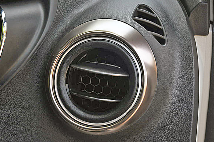 2017 Renault Captur image gallery