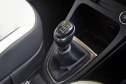 2017 Renault Captur image gallery