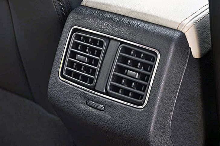 2017 Renault Captur image gallery