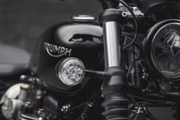 2018 Triumph Bonneville Bobber Black image gallery