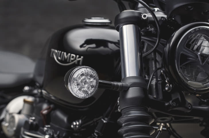2018 Triumph Bonneville Bobber Black image gallery