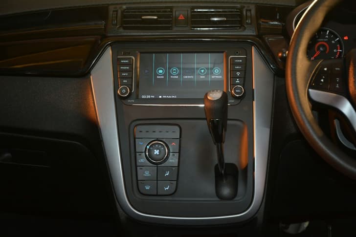 2018 Mahindra KUV100 NXT facelift image gallery