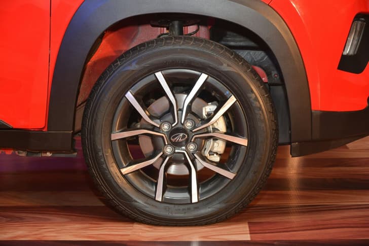 2018 Mahindra KUV100 NXT facelift image gallery