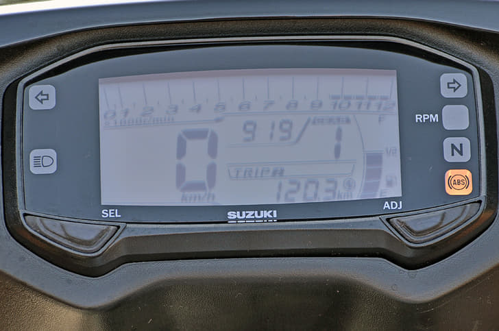 2017 Suzuki Intruder 150 image gallery 