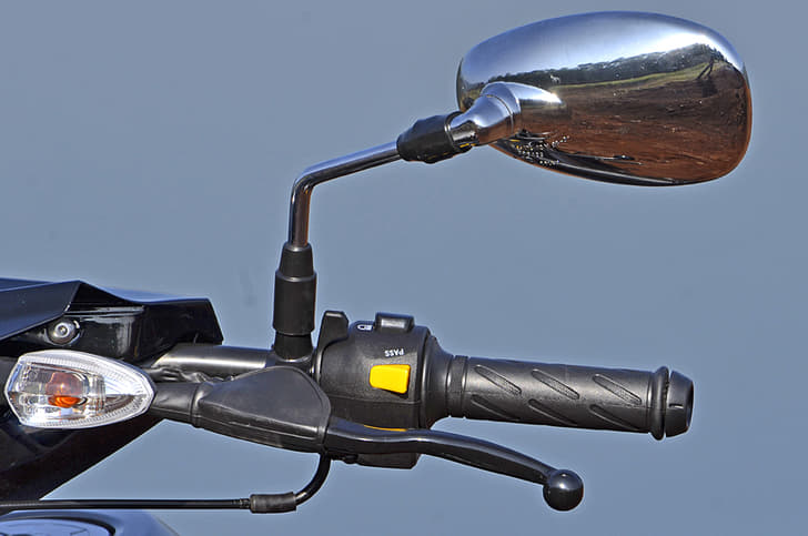 2017 Suzuki Intruder 150 image gallery 