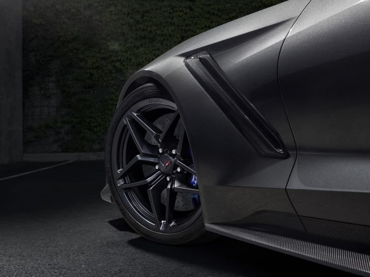 New Chevrolet Corvette ZR1 image gallery