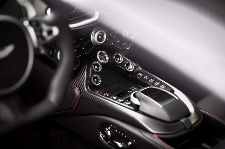 2018 Aston Martin Vantage image gallery