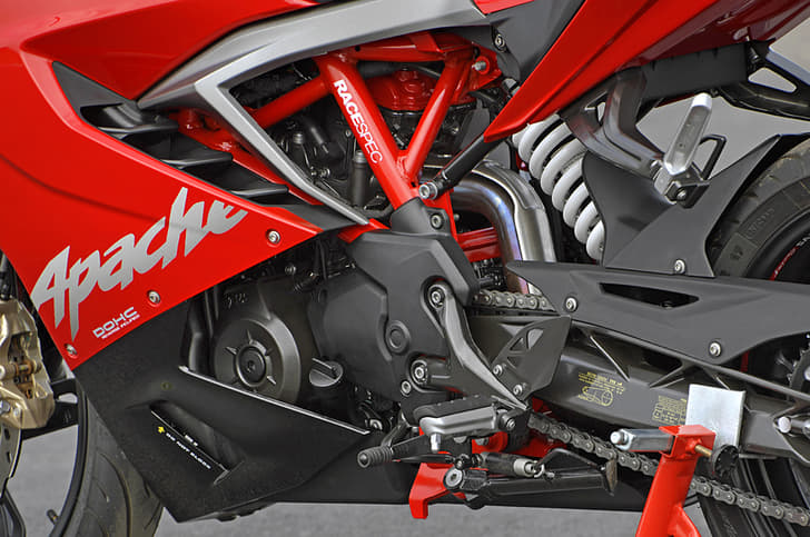 312cc, single-cylinder, liquid-cooled engine has been co-developed by TVS and BMW
Motorrad. RR 310 is built around a steel trellis frame.