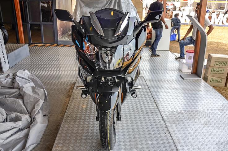 BMW K1600B front view. BMW K1600B front view.