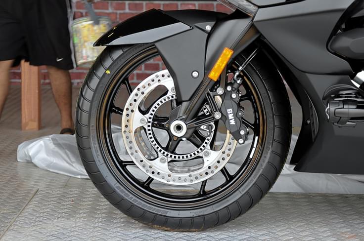 BMW K1600B front wheel and brakes. BMW K1600B front wheel and brakes.