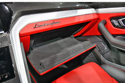 Lamborghini Urus Color Red