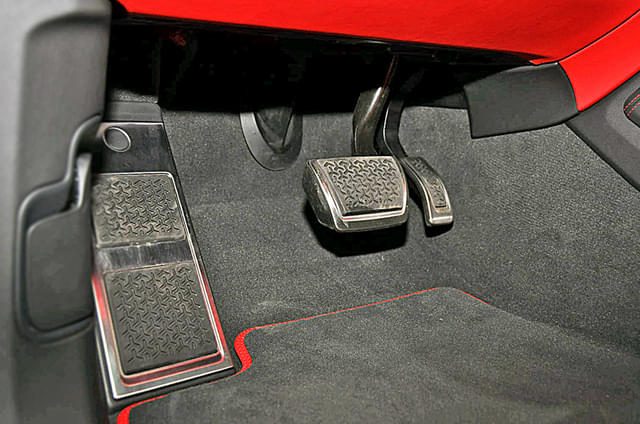 Foot Controls Image - 5100