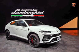 Lamborghini Urus Front Left Three Quarter