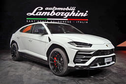 Lamborghini Urus Front Right Three Quarter