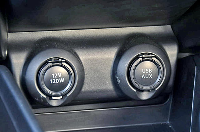 12v Power Outlets Image - 15716