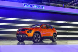 Tata Harrier Front Right Three Quarter