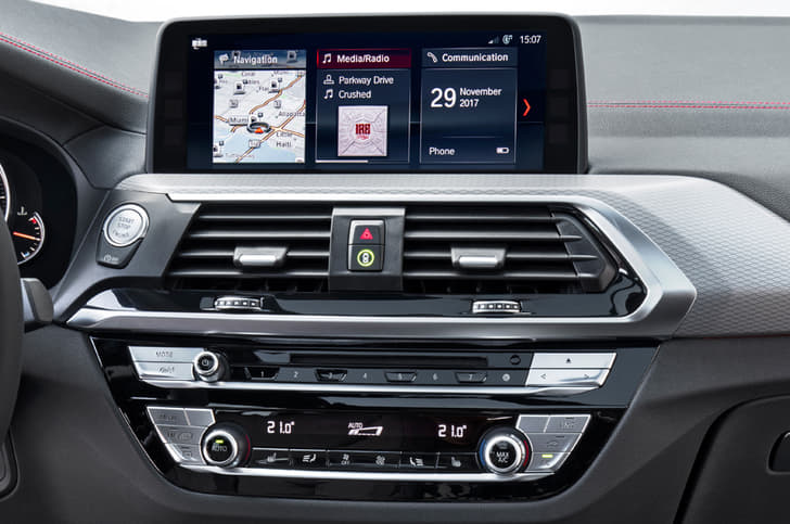 2018 BMW X4 SUV image gallery