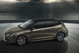 New Toyota Auris hybrid image gallery