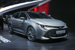 New Toyota Auris hybrid image gallery