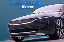 'Humanity line' that links lights and grille gets 3D effect. 