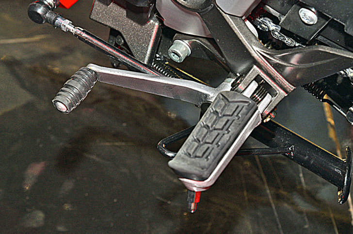 2018 TVS Apache RTR 160 4V image gallery