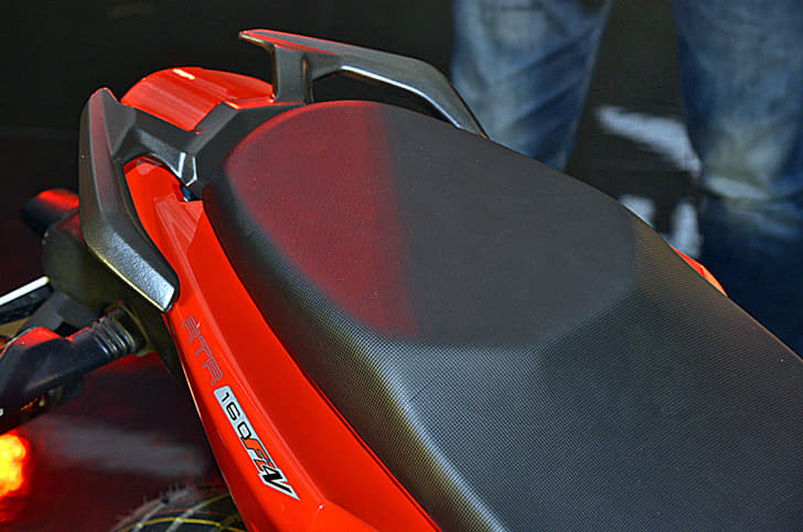 Split grab rails are also from the RTR 200. 