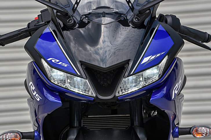 Slim bi-LED headlamps flank a large, but fake air intake.