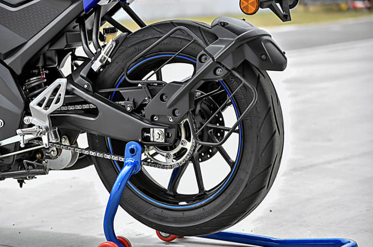 140-section rear tyre is the fattest yet on an R15.