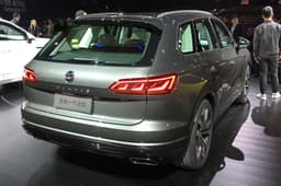 2018 Volkswagen Touareg image gallery