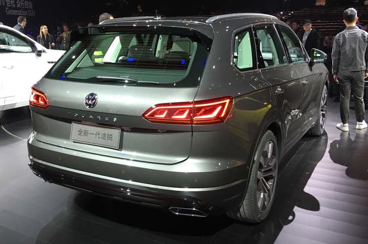 2018 Volkswagen Touareg image gallery