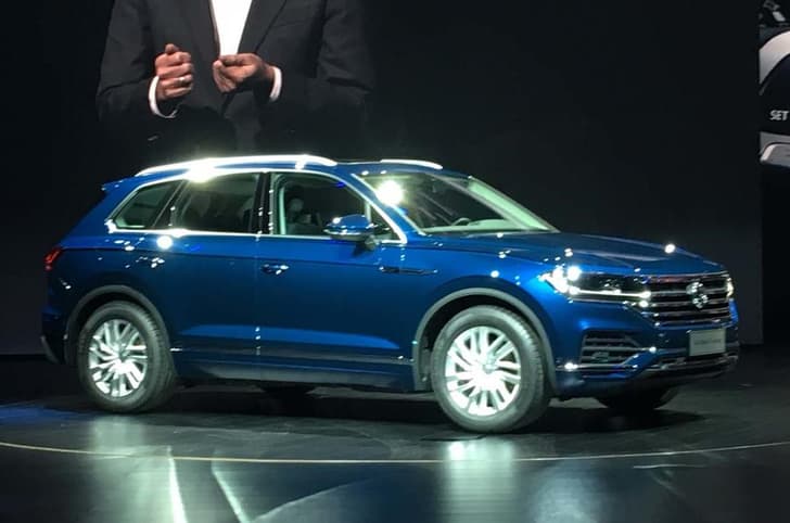 2018 Volkswagen Touareg image gallery