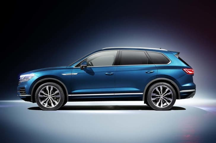 2018 Volkswagen Touareg image gallery