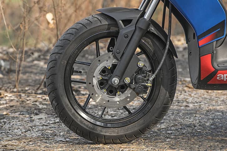 SR's disc offers excellent bite. Front suspension makes for a bone-jarring ride, though.