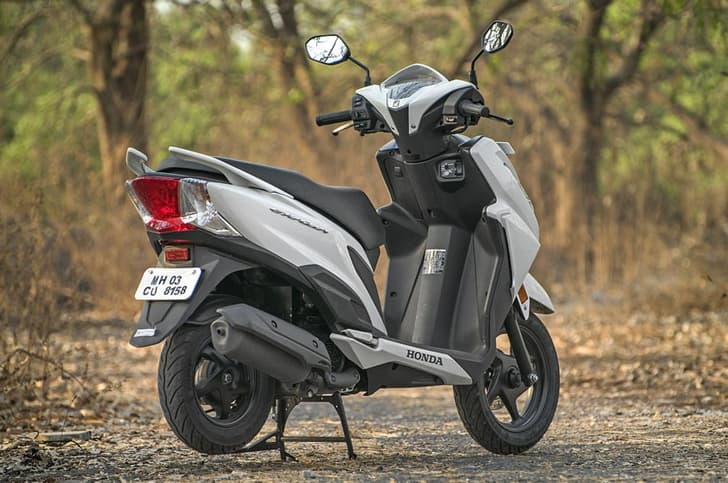 2018 Grazia vs Ntorq vs SR 125 comparison image gallery