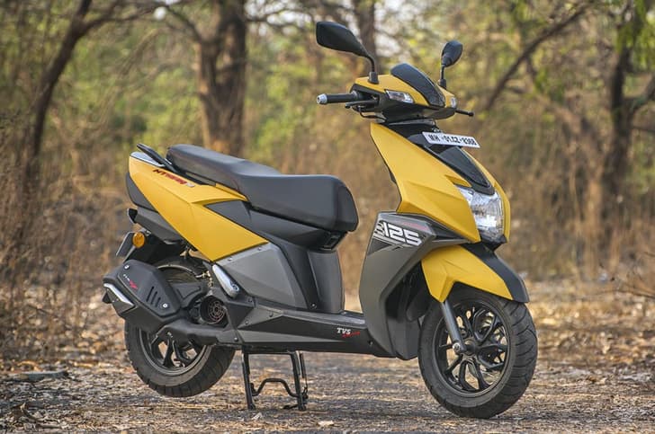 2018 Grazia vs Ntorq vs SR 125 comparison image gallery