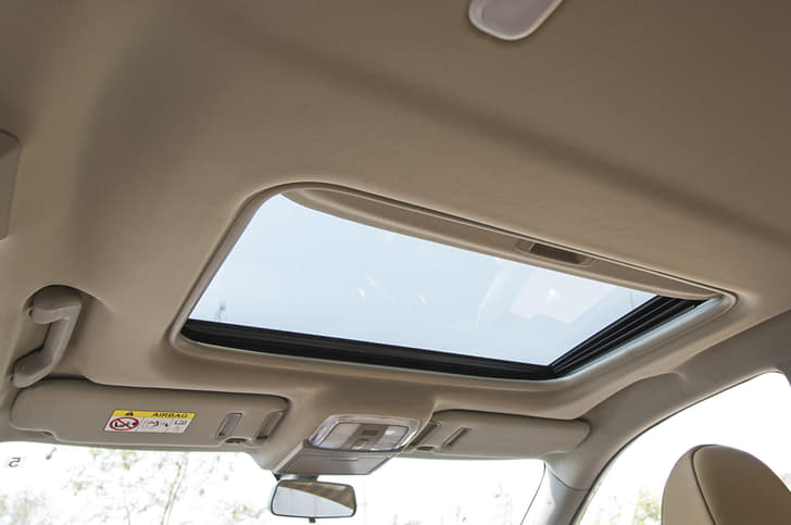 2018 Mahindra XUV500 facelift image gallery