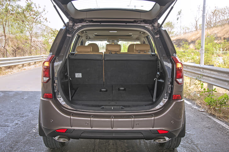 2018 Mahindra XUV500 facelift image gallery