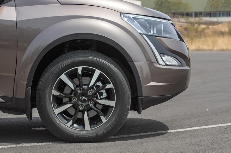 Dual-tone 18-inch wheels fill the XUV Dual-tone 18-inch wheels fill the XUV