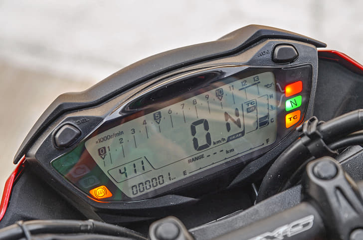 LCD screen same as on the GSX-S1000.