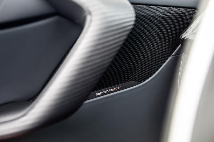 2018 BMW i8 Roadster image gallery