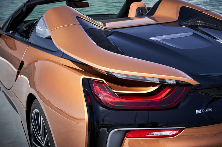 2018 BMW i8 Roadster image gallery