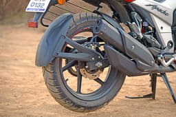 2018 TVS Apache RTR 160 4V vs Suzuki Gixxer SP image gallery