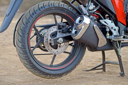 2018 TVS Apache RTR 160 4V vs Suzuki Gixxer SP image gallery